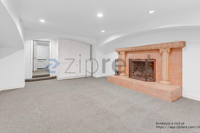 Building Photo - 3010 SE Lambert St