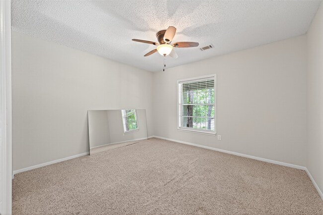 Building Photo - 106 Breezy Point Pl