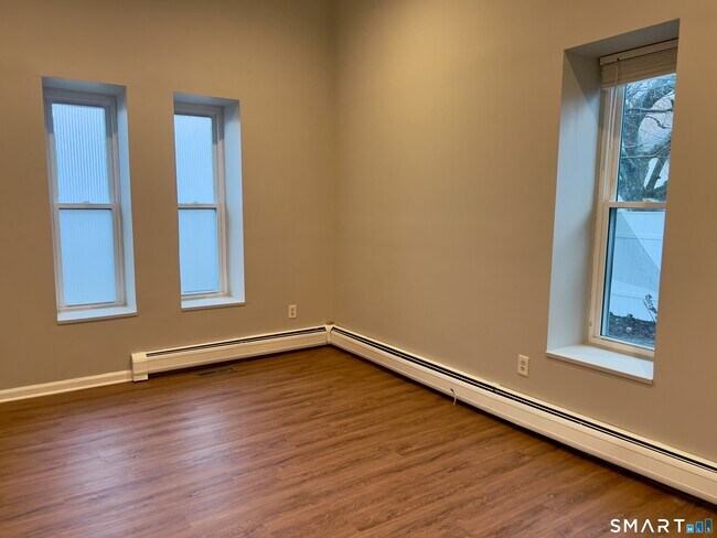 Building Photo - 300-302 Soundview Ave