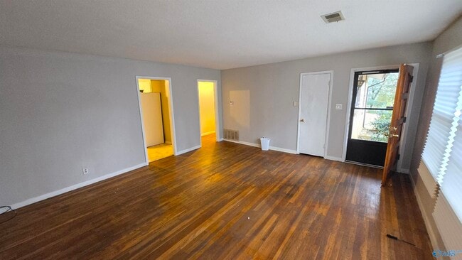 Building Photo - 2206 Glen Iris Cir NW