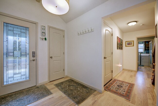 Building Photo - Newly renovated home in Central Boulder wi...