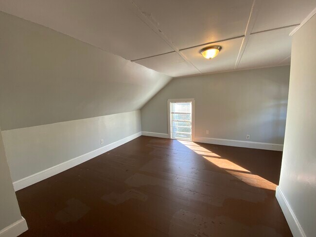 Bedroom - 28 Newbury St