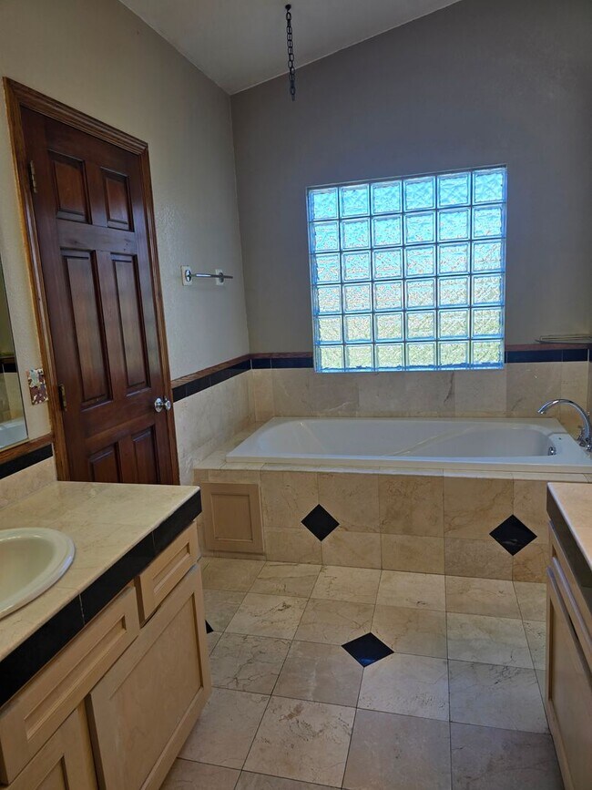 Building Photo - *Pending* Spacious 5 Bedroom Home With Valley Views In SW Reno!