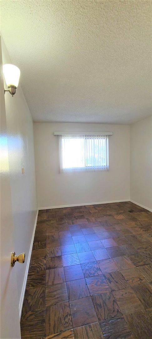 Building Photo - Single Family Home - 4 Bedrooms + 2 Baths....