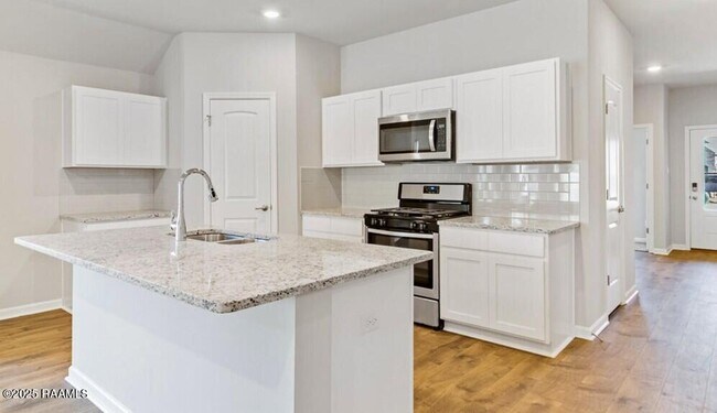 Building Photo - 136 Romain Picard Dr