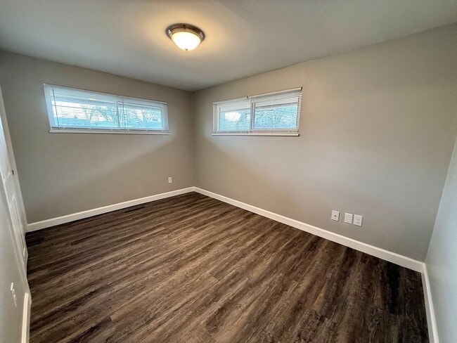 Building Photo - 4421 Primrose Ln