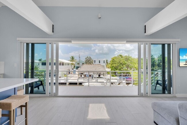 Building Photo - 121 Long Key Lake Dr