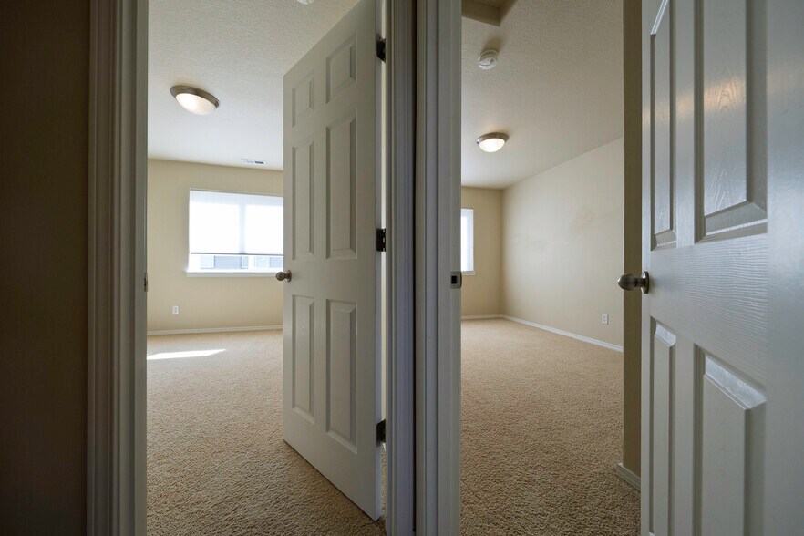 Bedrooms 2 & 3 - 4828 SE Teakwood St