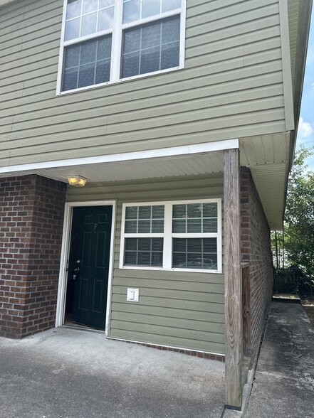 Building Photo - 1207 Holly Ave