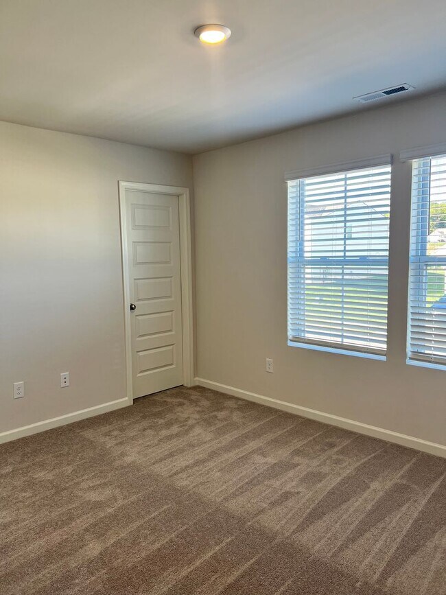 Building Photo - Brand New Three Bedroom Home In Sango