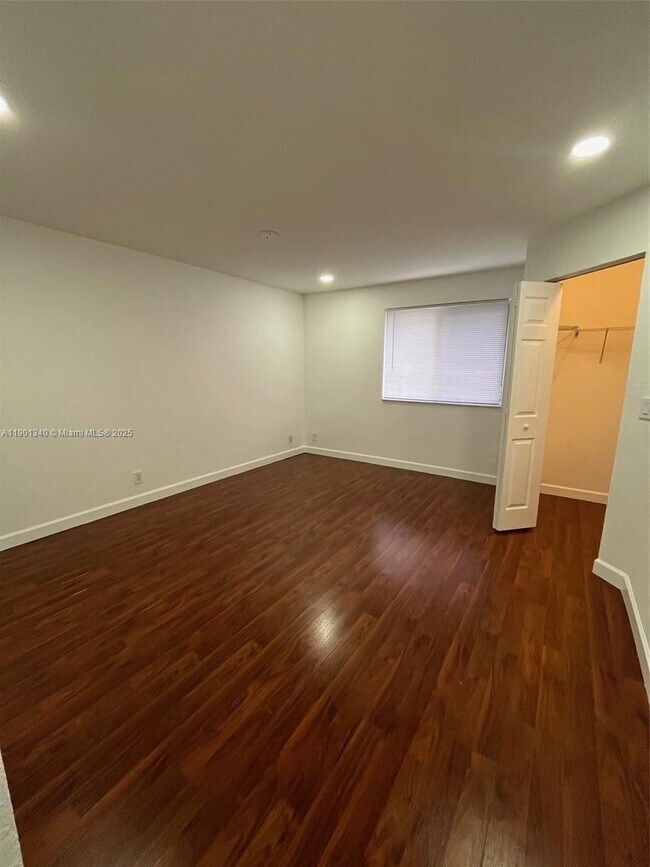Building Photo - 2216 Ensenada Terrace