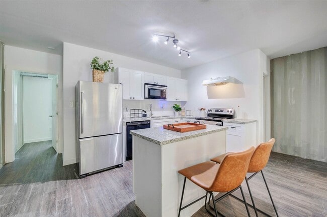 Building Photo - 4014 Dreyfus St