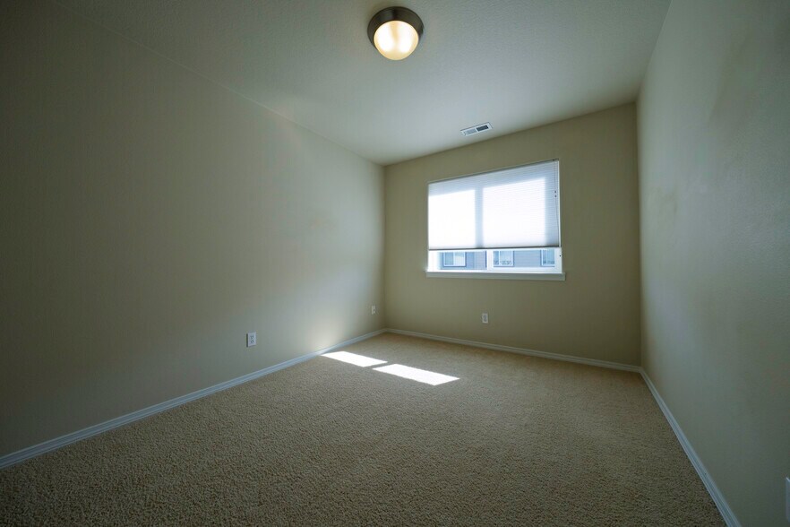 Bedroom 2 - 4828 SE Teakwood St