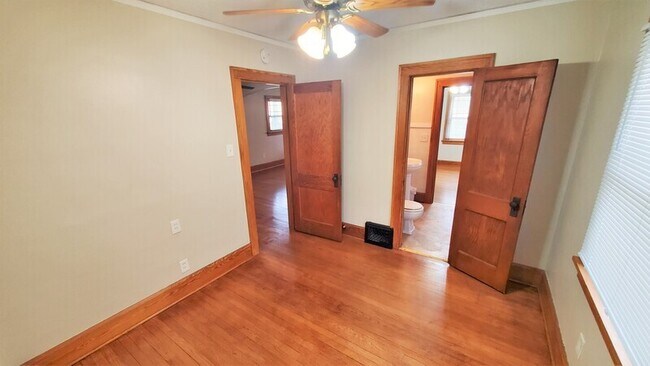 Building Photo - 1032 Maplewood Dr NE