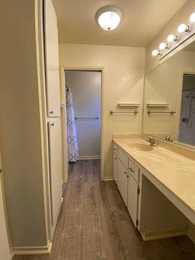 Building Photo - 3 Bedroom / 2 Bath Great Corner Lot in Travis District