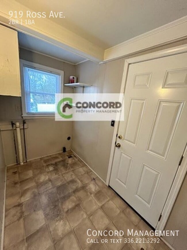 Building Photo - 919 Ross Ave