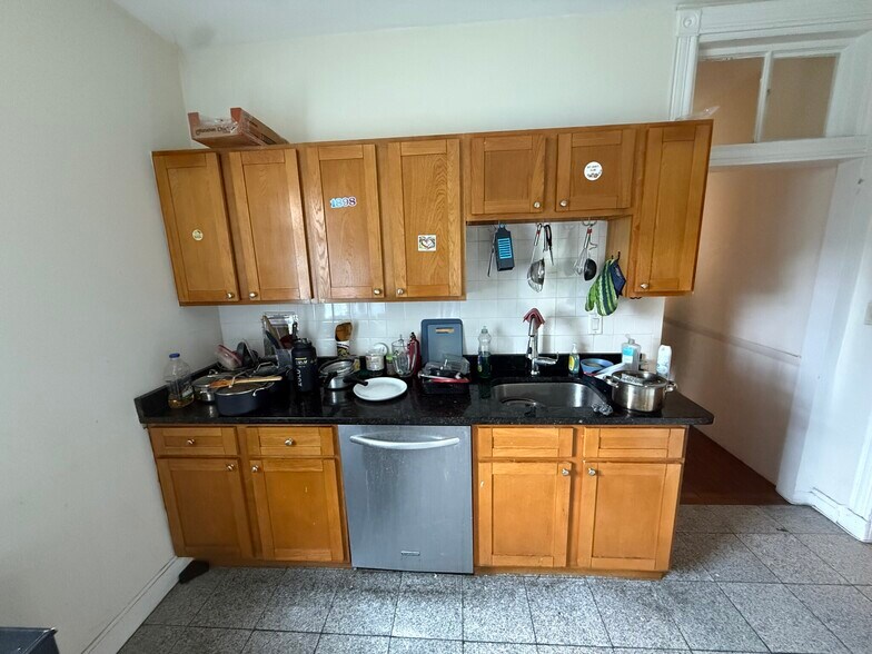 Building Photo - 190 Highland St