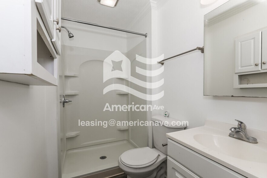 Building Photo - 609 W 33rd St