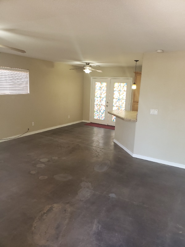 Building Photo - 911 Riverview Dr