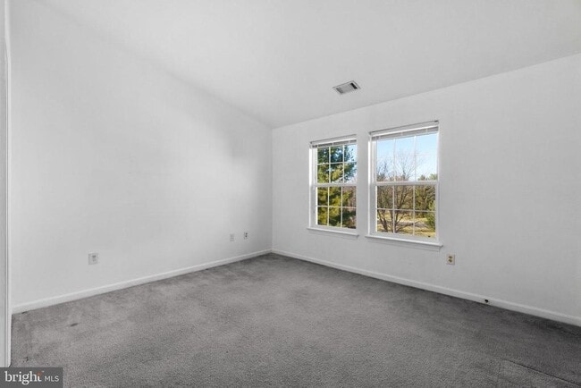 Building Photo - 8200 Blue Heron Dr