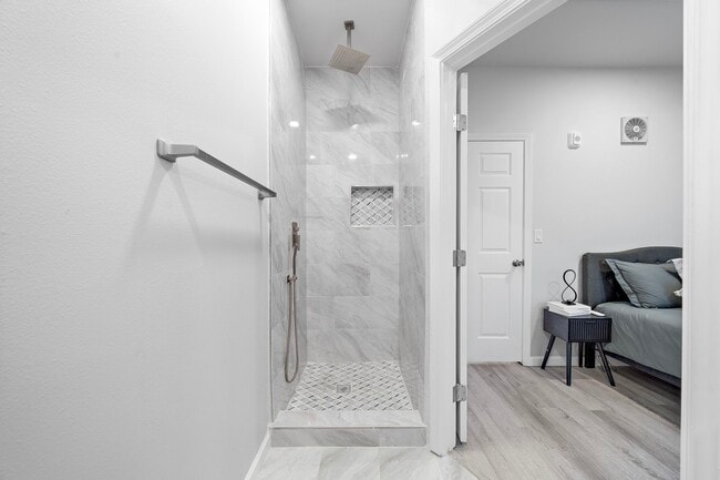 Building Photo - 803 Avenue K