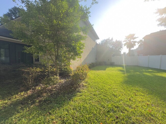 Building Photo - 15 Hunters Hollow Ct