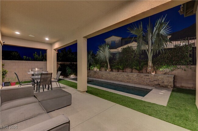 Building Photo - 3943 Reyes Ave