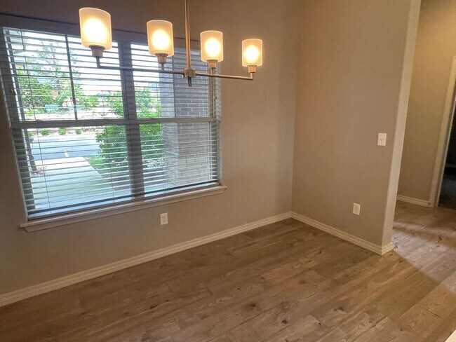 Building Photo - Luxury Lakeview 2 bedroom 2 bath Apartment...
