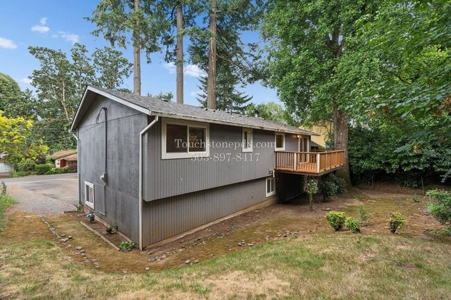 Building Photo - Inviting West Linn 4 Bed Home with Wood Fireplace, Deck, and 2-Car Garage