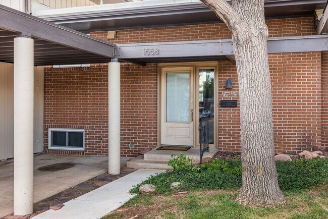 Building Photo - 1558 Greenbriar Blvd