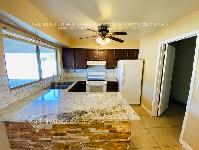 Building Photo - 4712 E Carson Rd