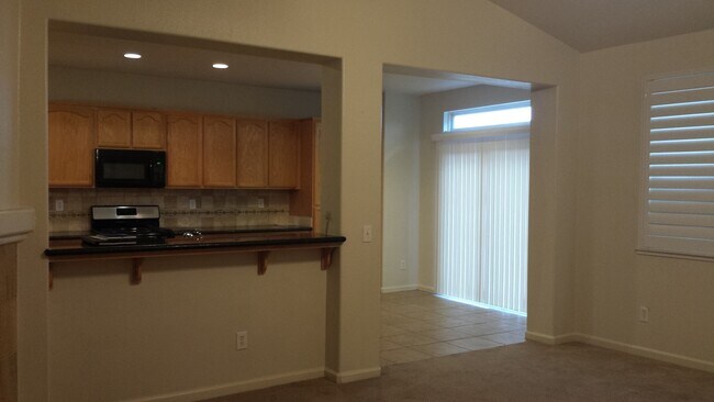 Building Photo - Beautiful single story home in Patterson