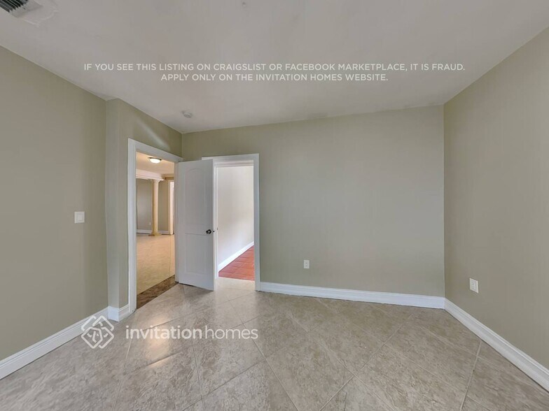 Building Photo - 10840 SW 32nd St