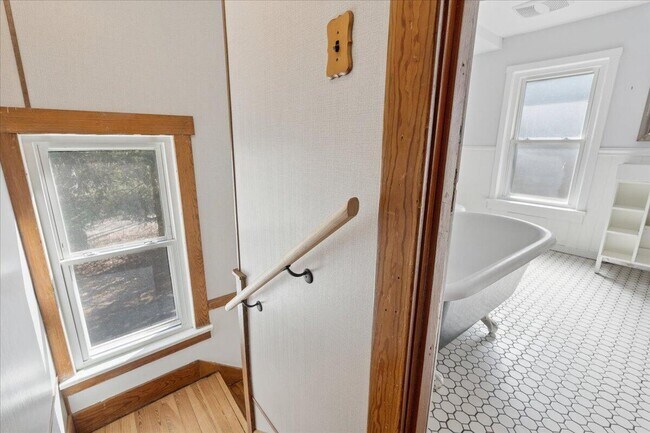 Building Photo - 751 Holmes Rd