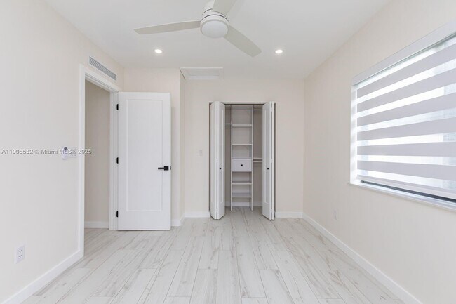 Building Photo - 5641 SW 67th Ave