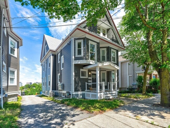 Primary Photo - 285 Medford St