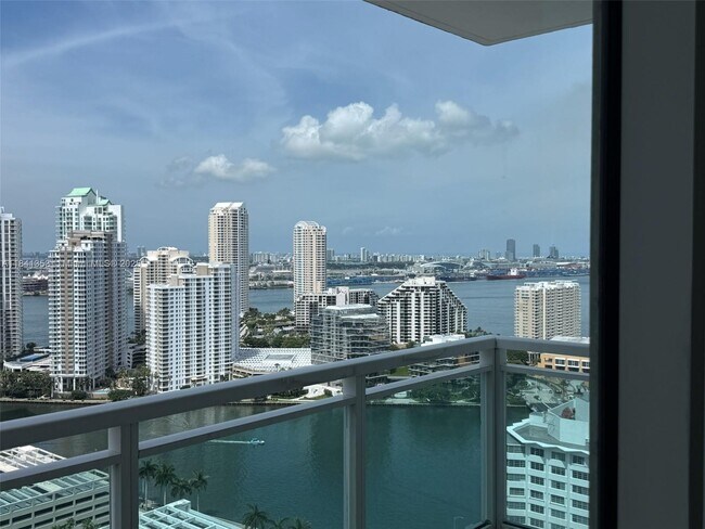 Building Photo - 950 Brickell Bay Dr