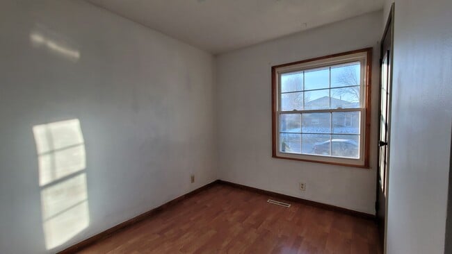 Building Photo - 4 bedroom 2 bath home in great SW location!