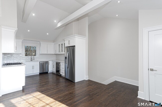 Building Photo - 38 Poe Ct
