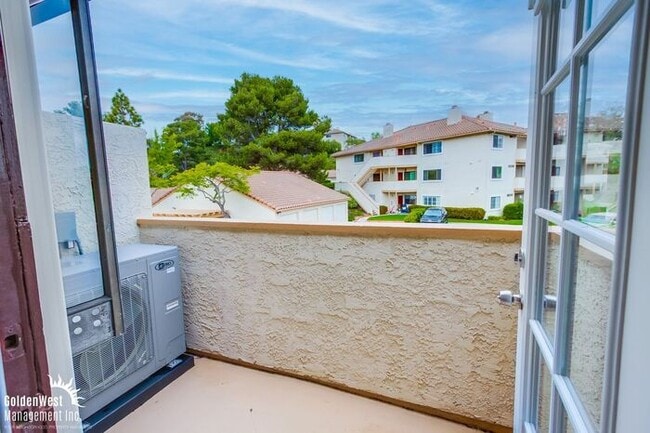 Building Photo - Elegant 1Bdm 1Ba Condo with Balcony, Garag...