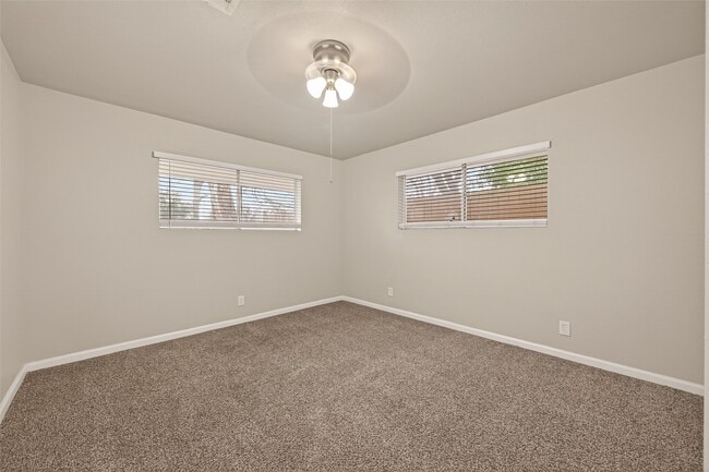 Building Photo - 10 Ferguson St