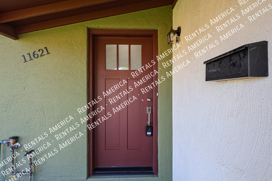 Building Photo - 11621 N 30th St