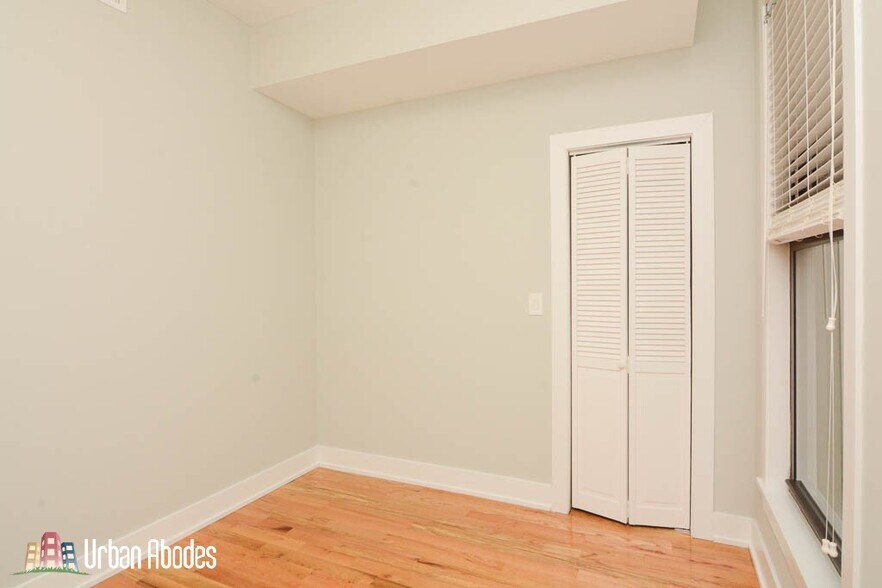 Building Photo - 636 W Oak St