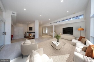 Building Photo - 39 Fairview Rd