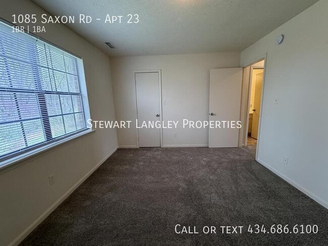 Building Photo - 1085 Saxon Rd