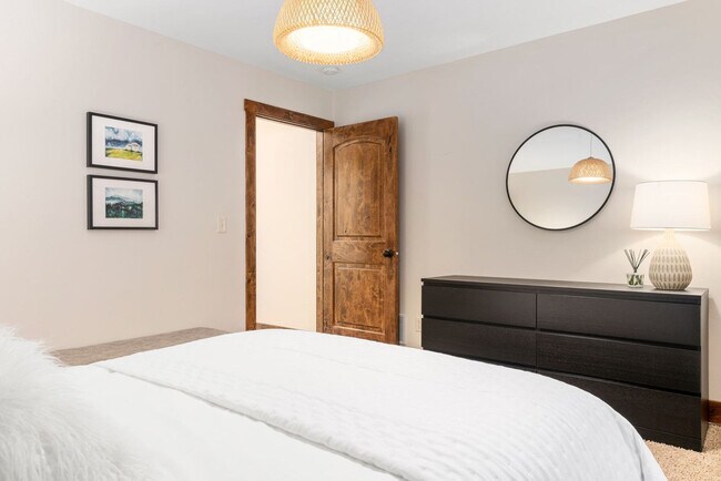 Building Photo - 1054 Canoe Loop