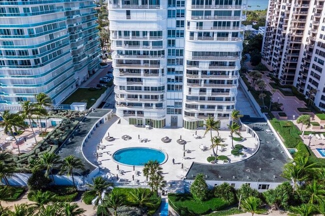 Building Photo - 10155 Collins Ave