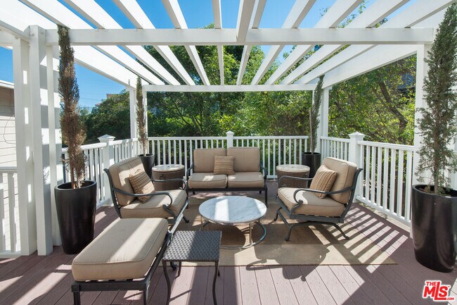 Building Photo - 7120 Pacific View Dr