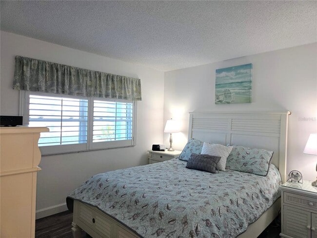 Building Photo - 285 107th Ave