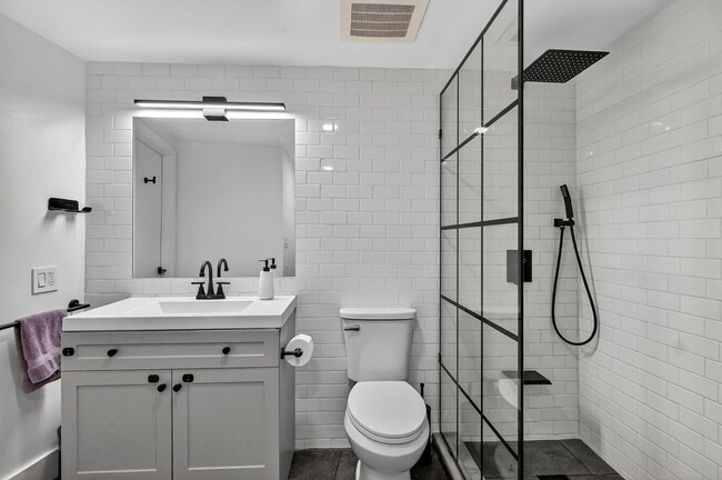 Building Photo - 1750 N Bayshore Dr